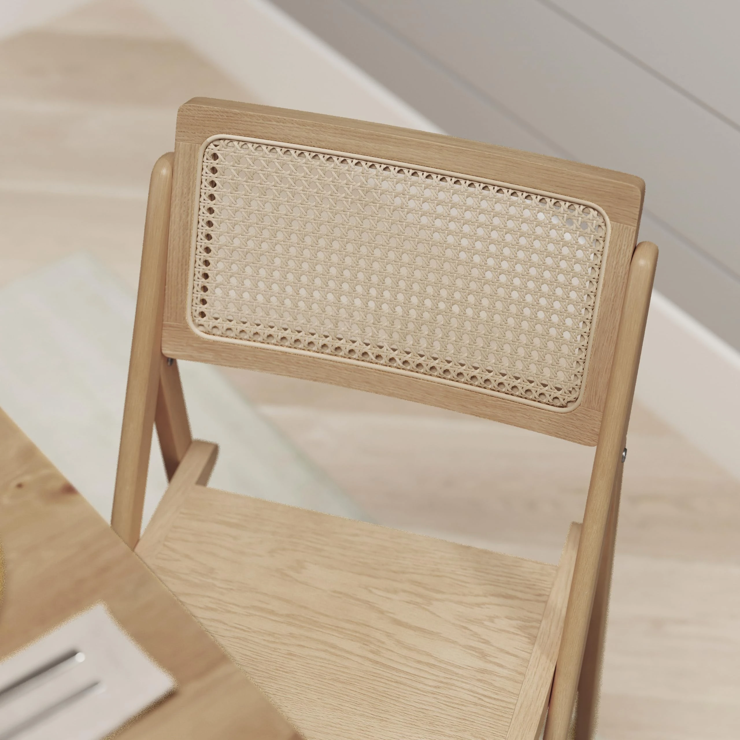 Sedia pieghevole in quercia con schienale in rattan