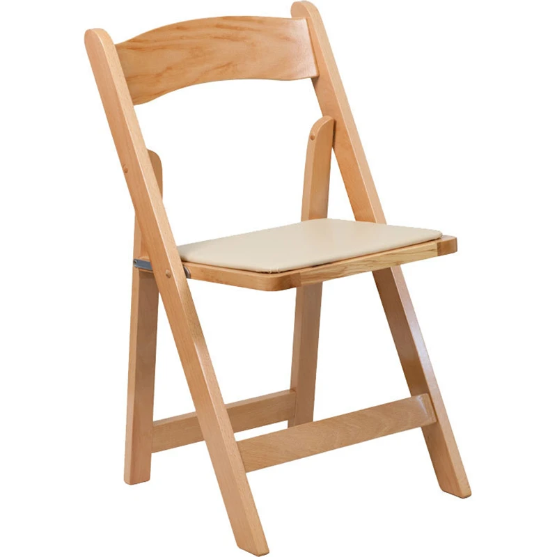 Sedia pieghevole in legno naturale con seduta imbottita in vinile bianco