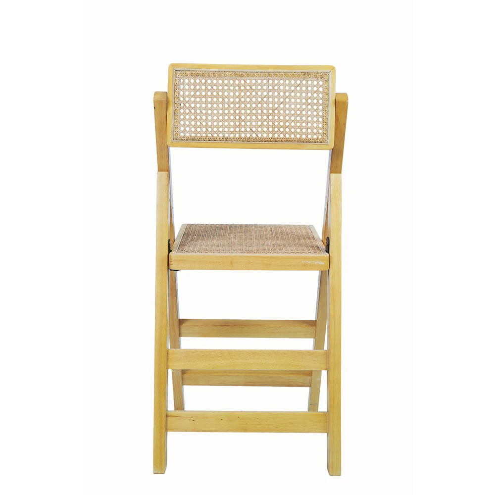 Sedia pieghevole in legno naturale con sedile e schienale interamente in rattan