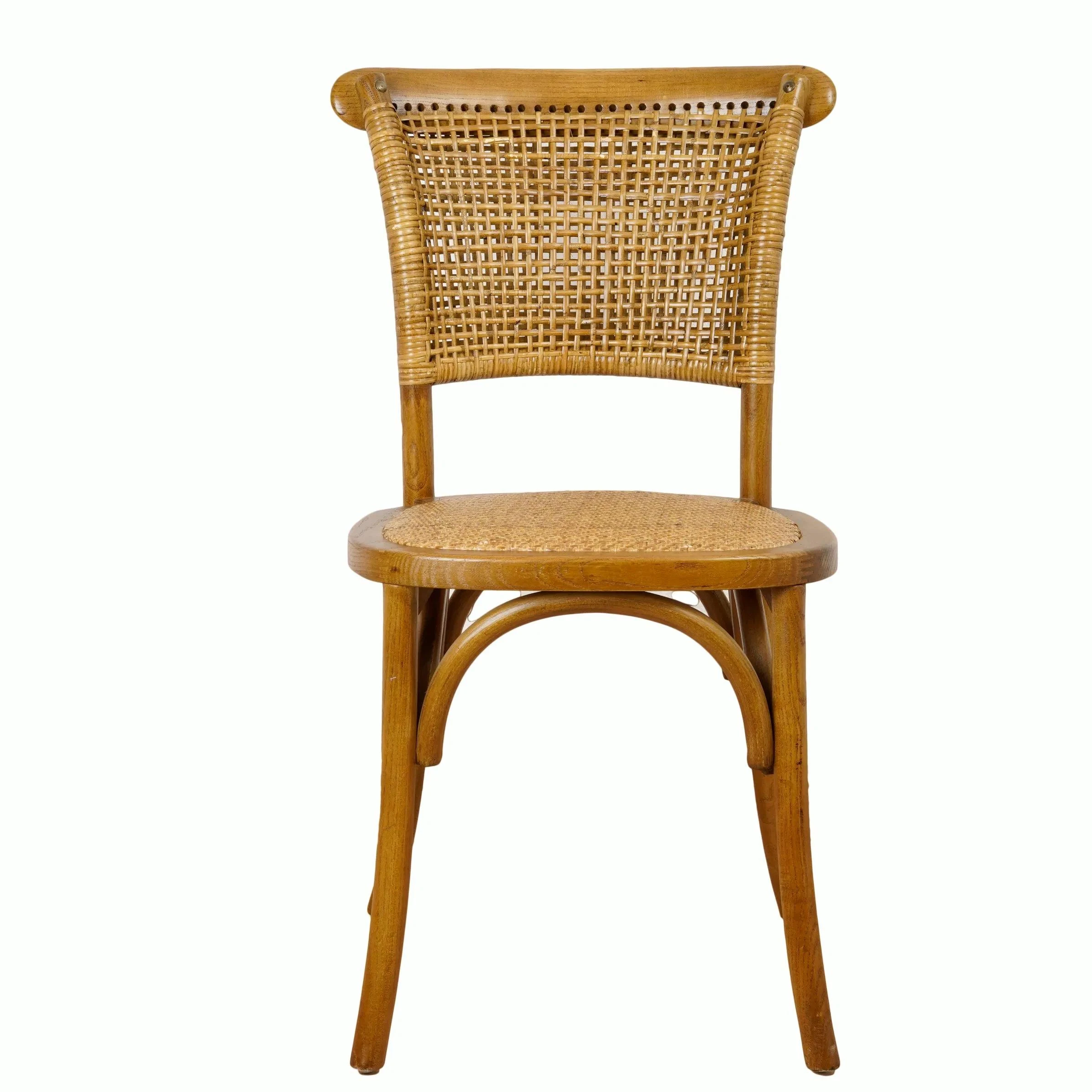 Sedia con schienale alto intrecciato in rattan color miele antico