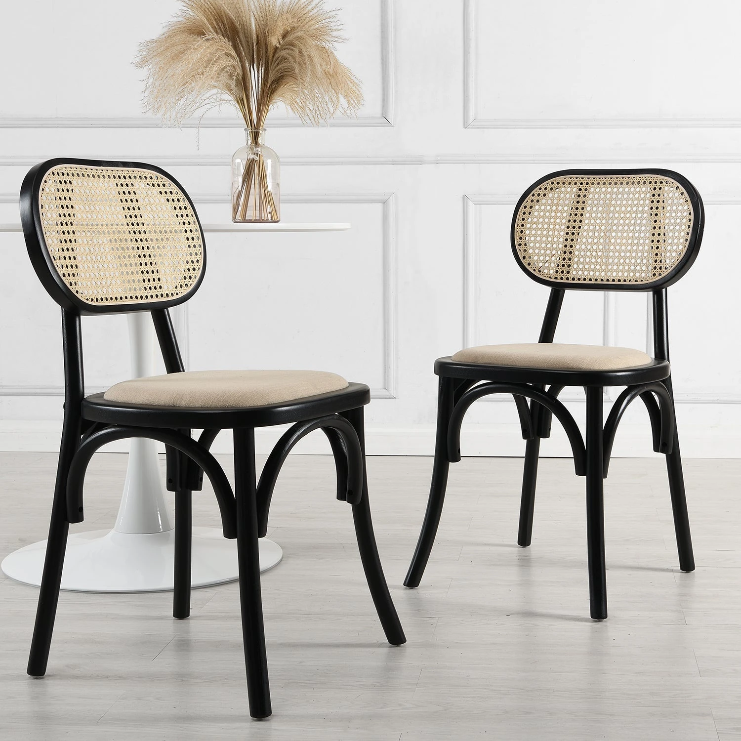 Sedia in legno con schienale in rattan-Nero